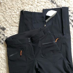 Women’s insulated black ski pants